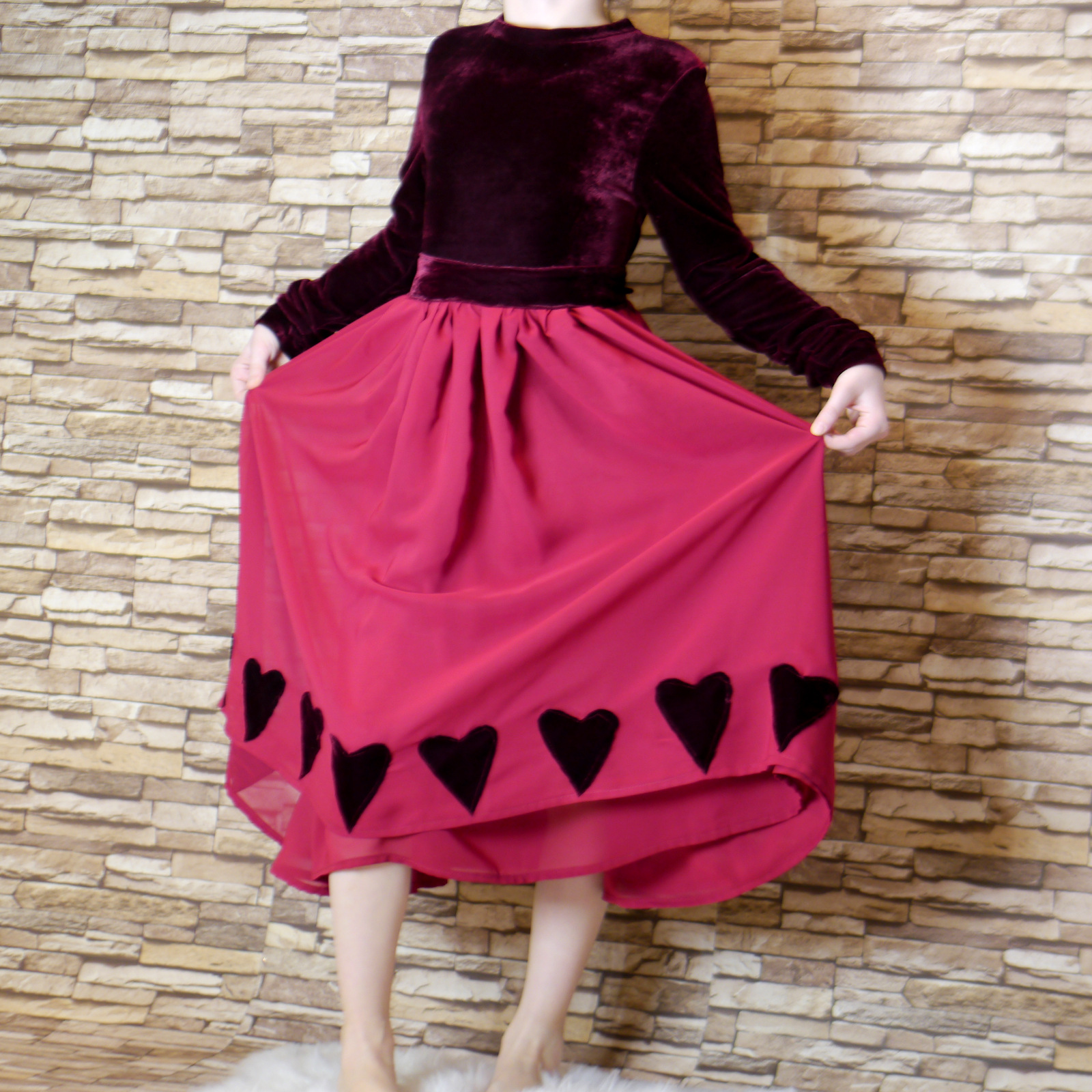 Handgemachtes Kleid für Mädchen aus Samt und Chiffon