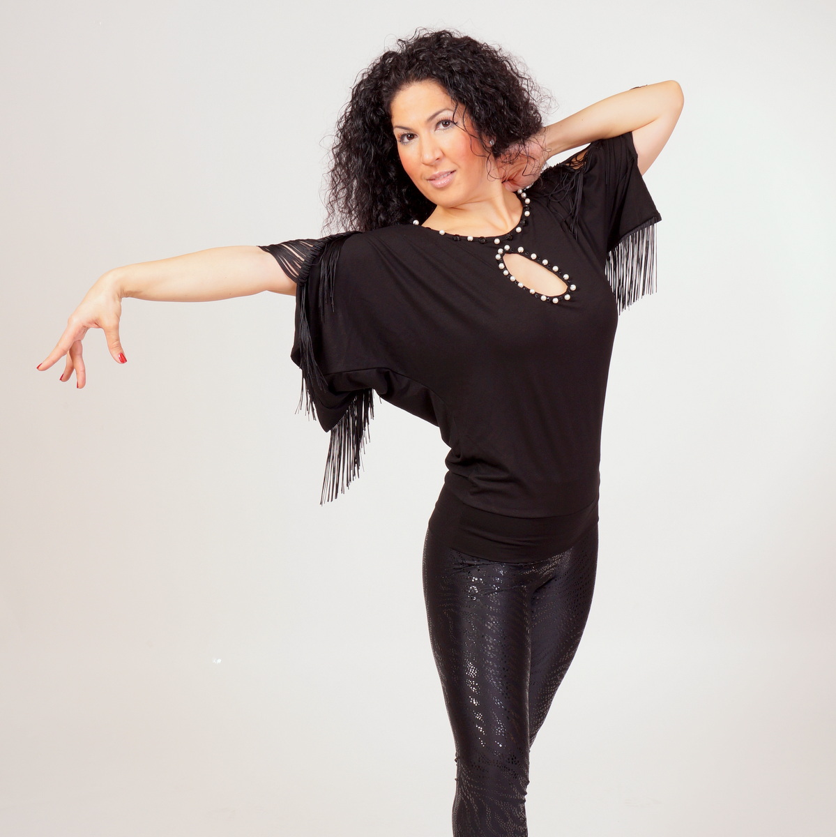 Boho Oberteil in schwarz mit Perlen und Fransen