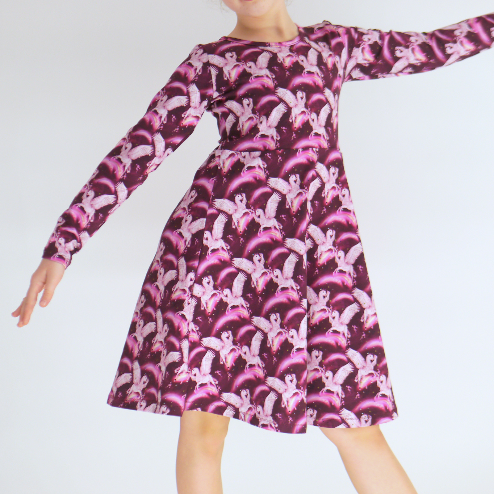 Kleid für Mädchen mit Pegasos Motiv/ Pferd mit Flügeln/geflügelte Pferd Pegasus