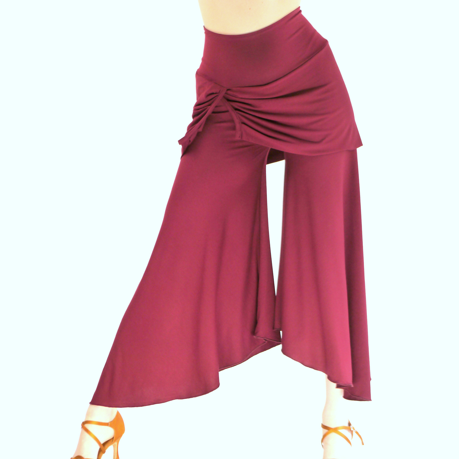 Handgemachte Hose mit Rock aus Viskosejersey in der Farbe Weinrot