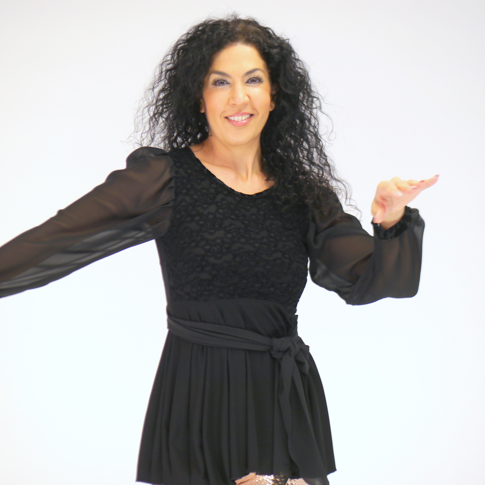 Einzigartiges Tanzoberteil-Kleid: Handgemacht aus Viskosejersey, Spitze und Chiffon Puffärmeln