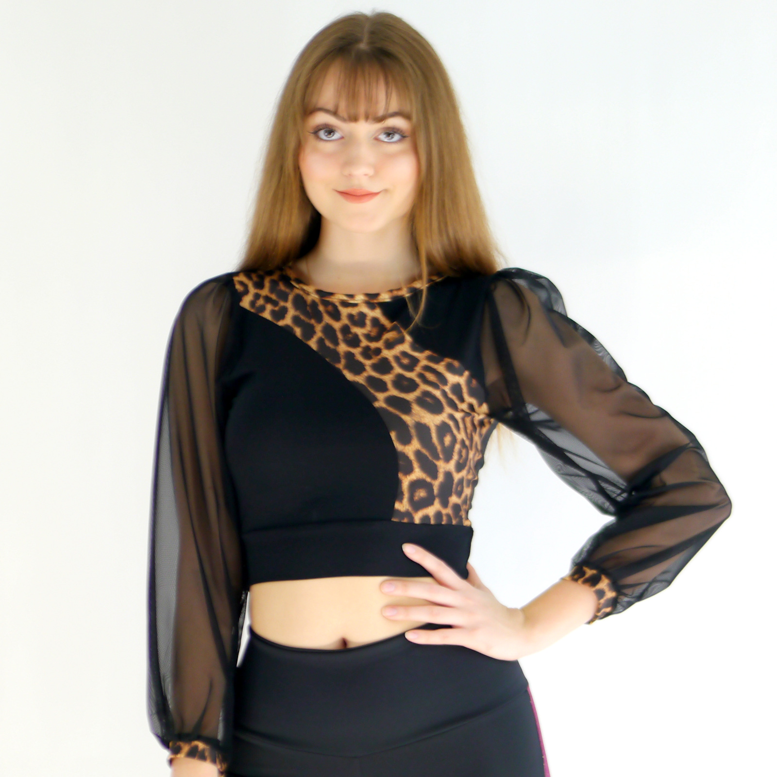 Handgemachtes Oberteil mit Animal Print und transparenter Netz