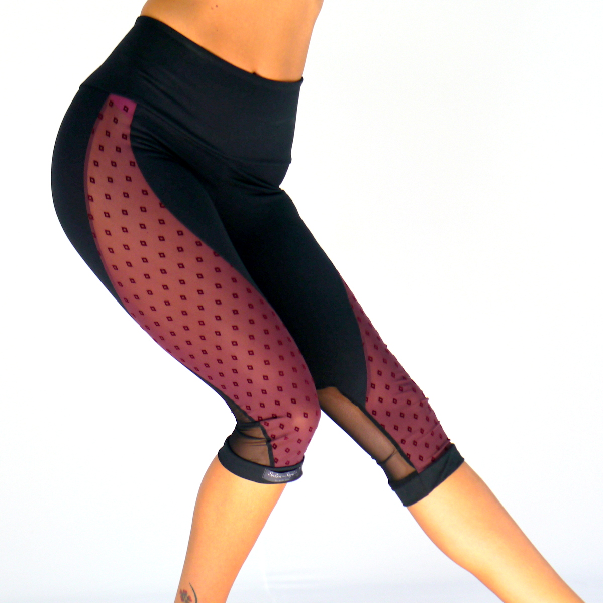 Dunkelrote halbtransparente Capri Leggings