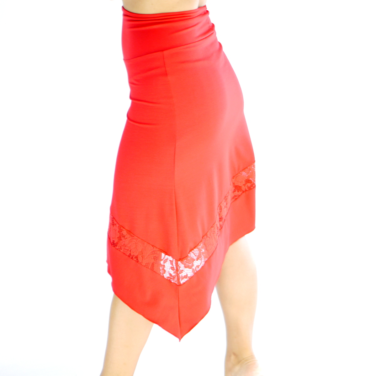 Rock mit Spitze in rot