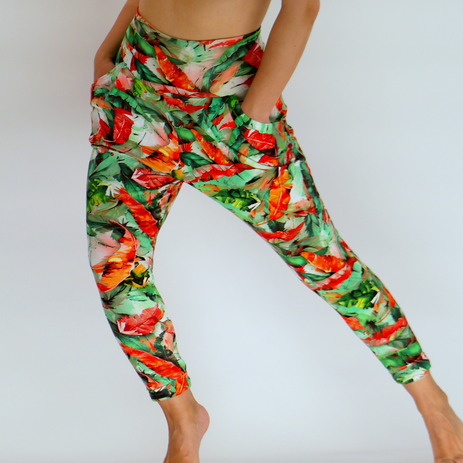 Bunte Hose aus Viskosejersey mit Taschen