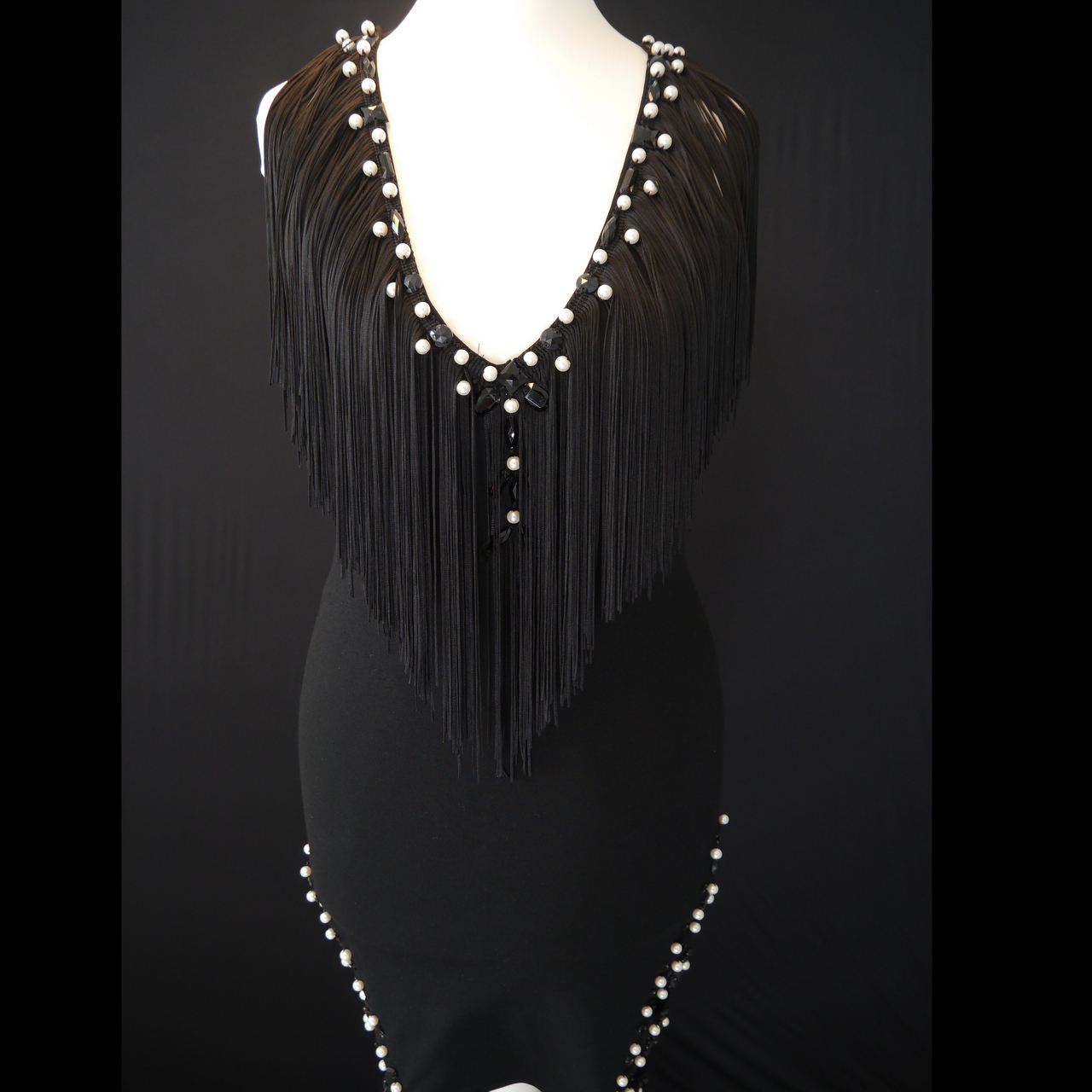 Kleid mit Perlen und Strass