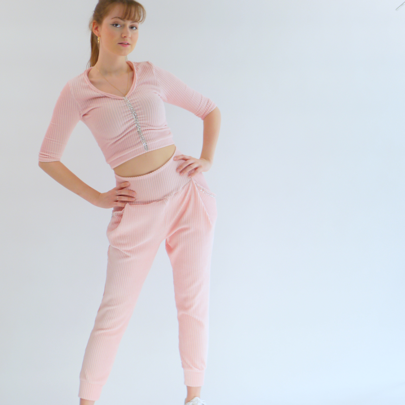 Outfit für Damen/ Zweiteiler Hose und Oberteil mit Strass Steine