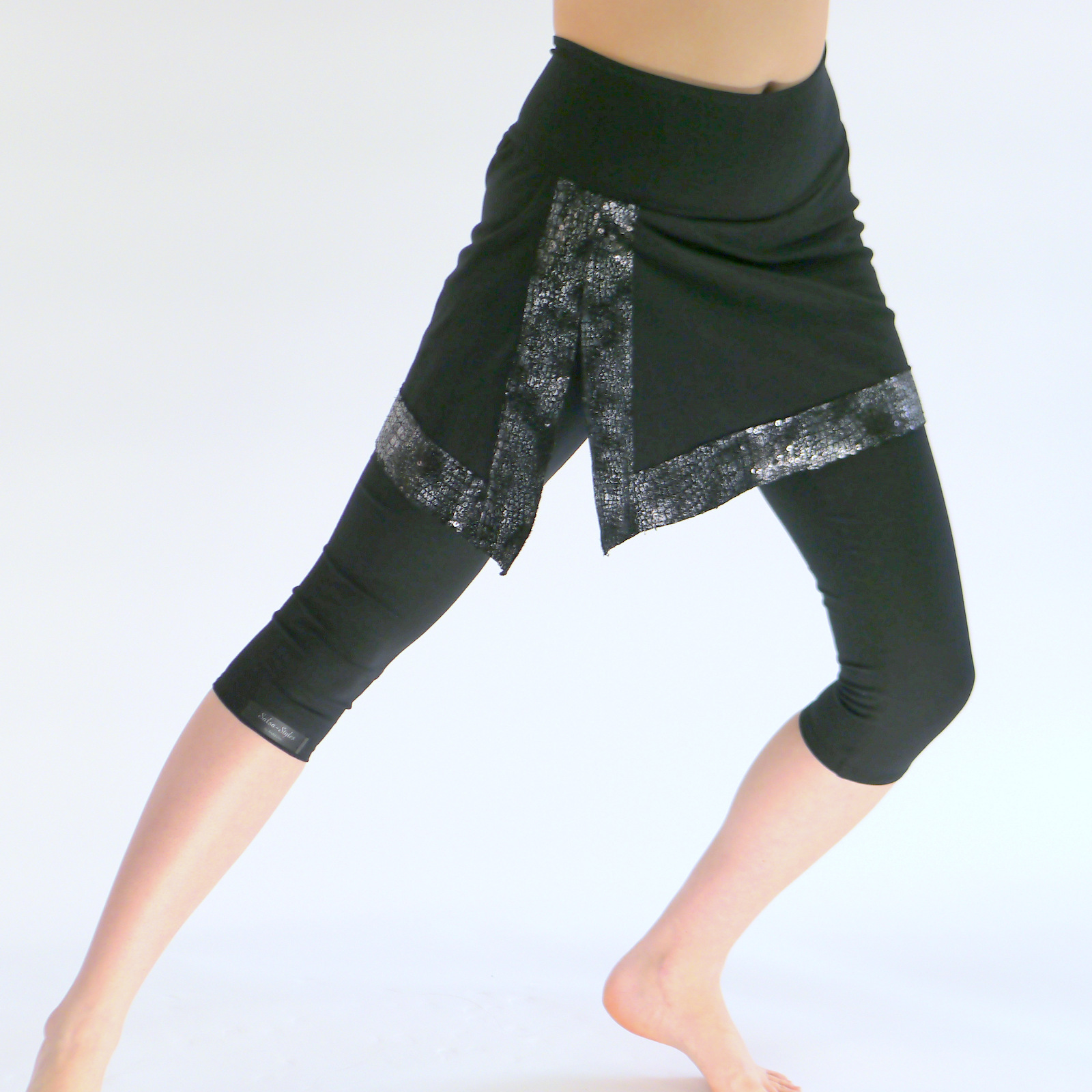Schwarze Capri Leggings mit Rock aus Baumwolle