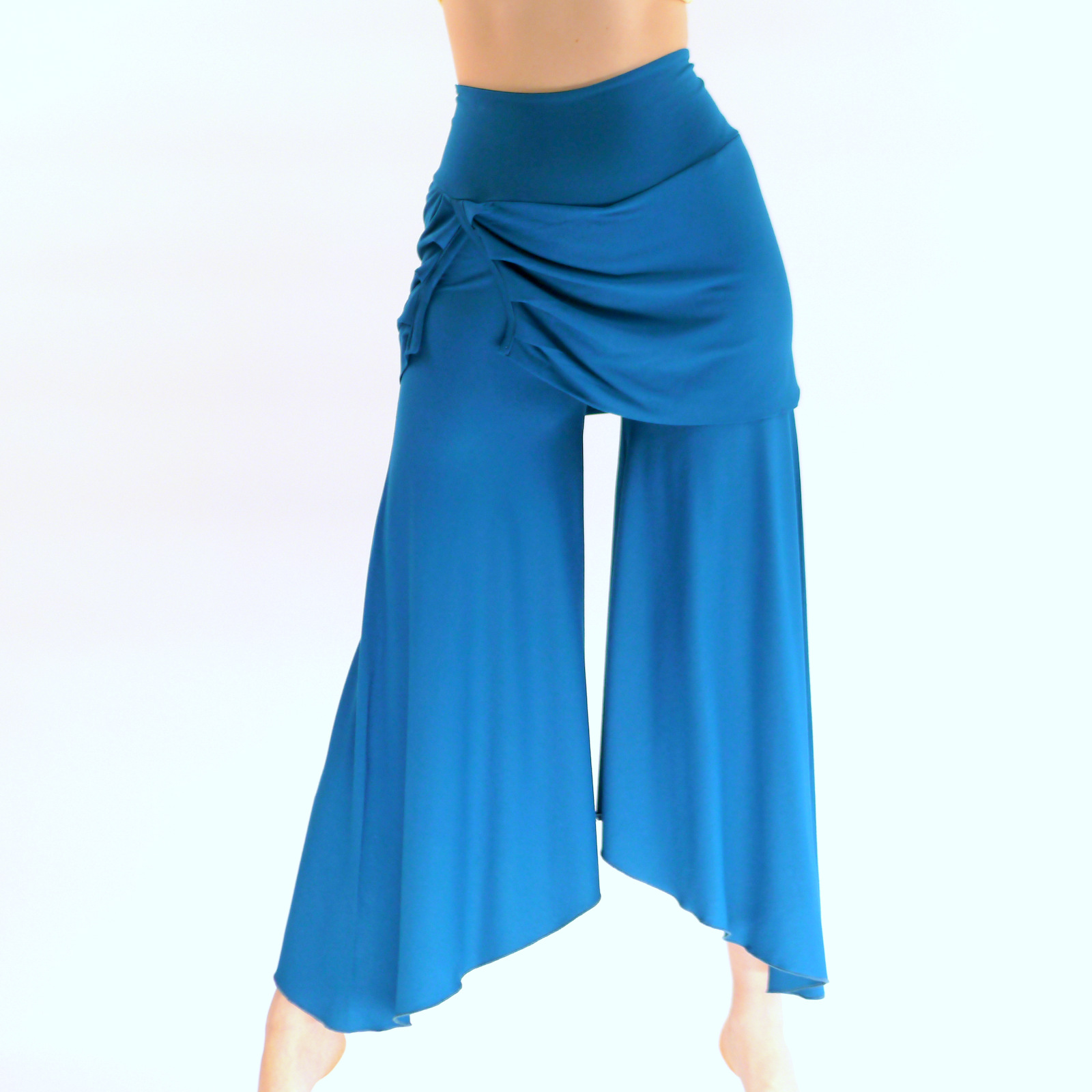 Handgemachte Hose mit Rock aus Viskosejersey