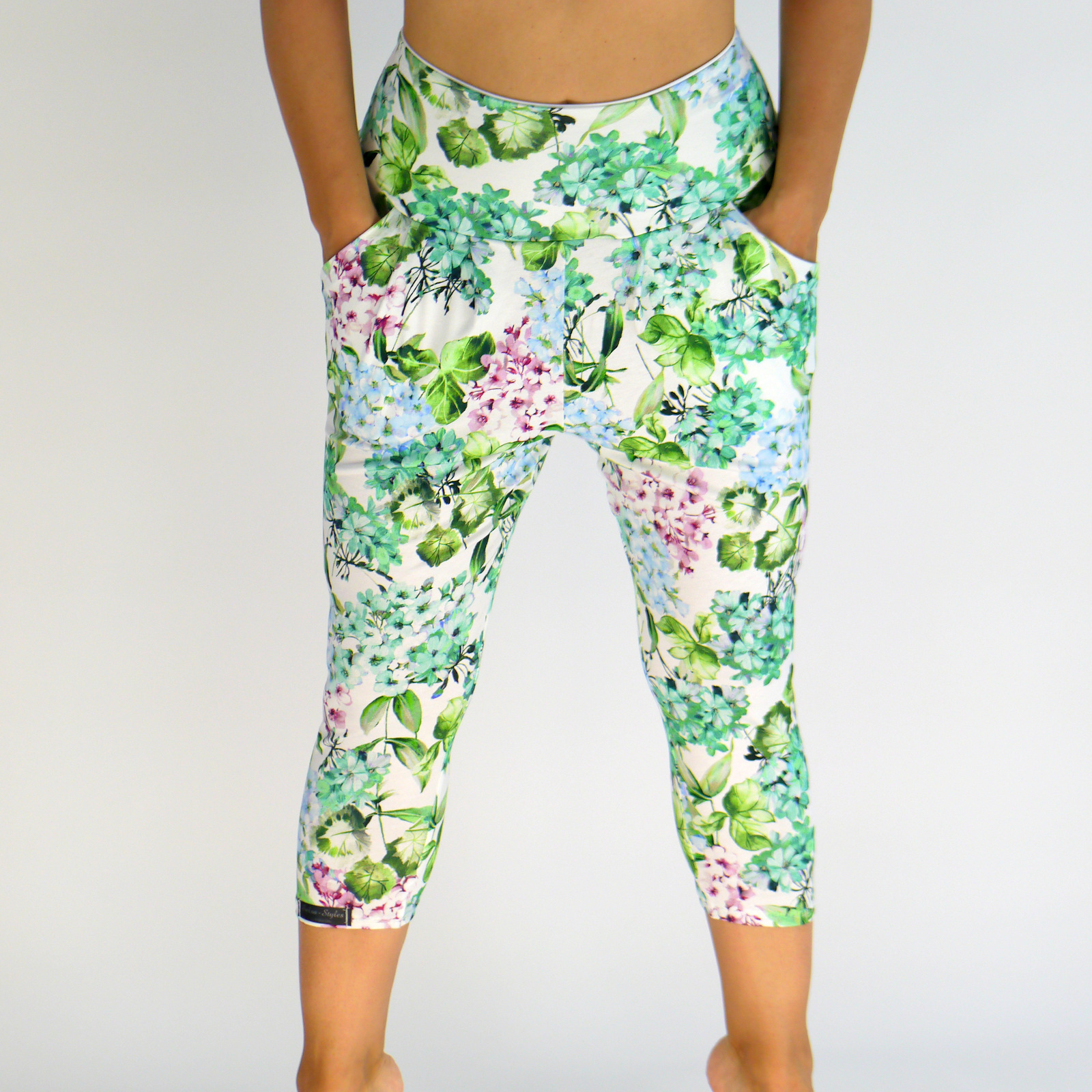 Grüne Capri Hose mit Taschen Handgemacht aus Viskosejersey Stoff