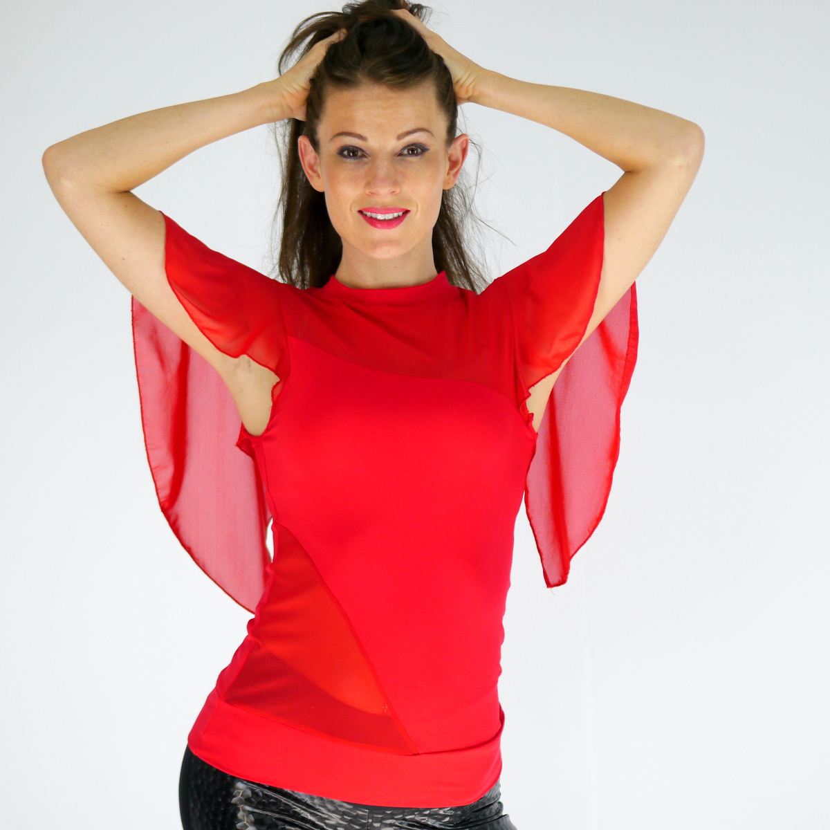 Oberteil in rot mit Rüschen