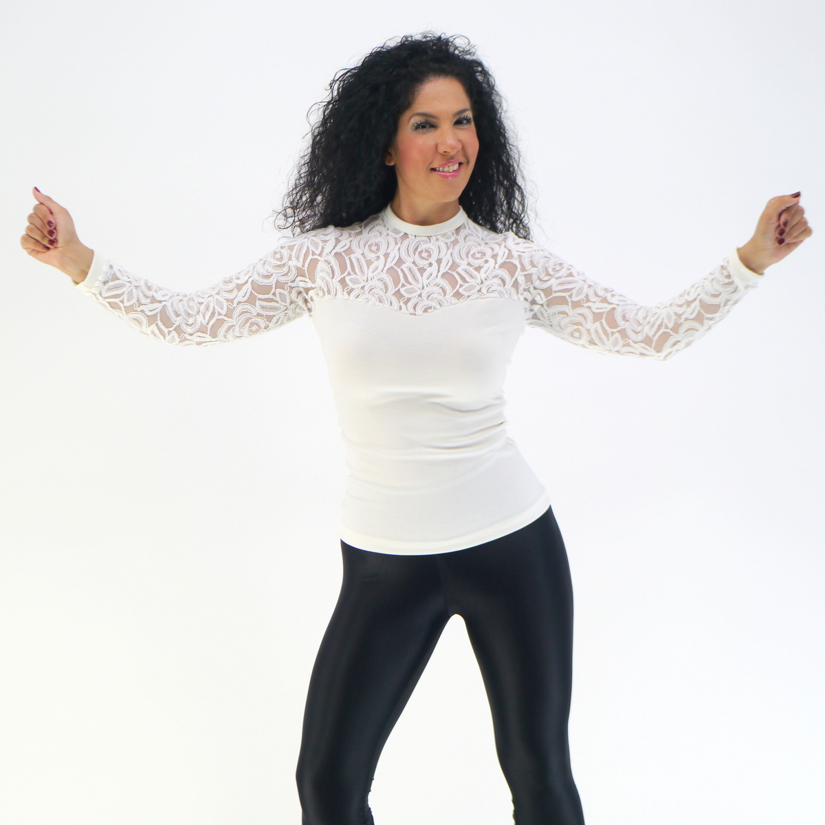 Oberteil aus Viskosejersey und Spitze