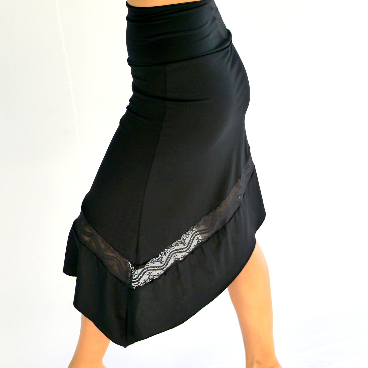 Rock in schwarz mit Spitze