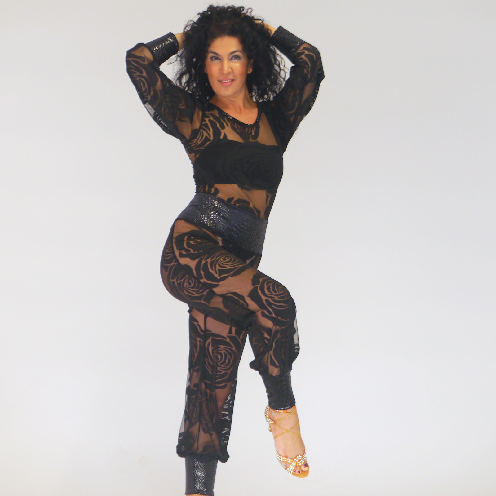 2Teiler Body aus Spitze und Hose aus Spitze mit Rosenmotiv